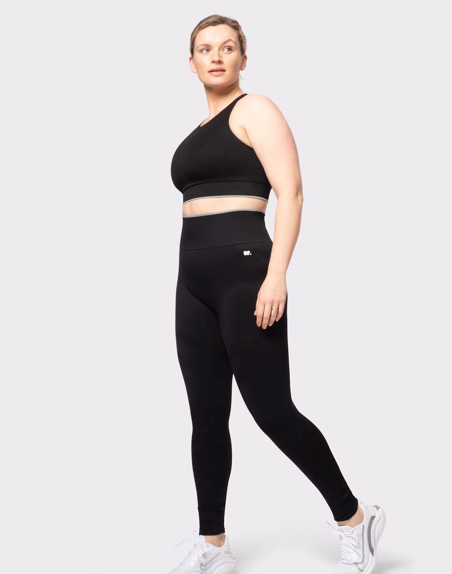Sustainable Black Seamless Legging and Top Set - UP Clothing